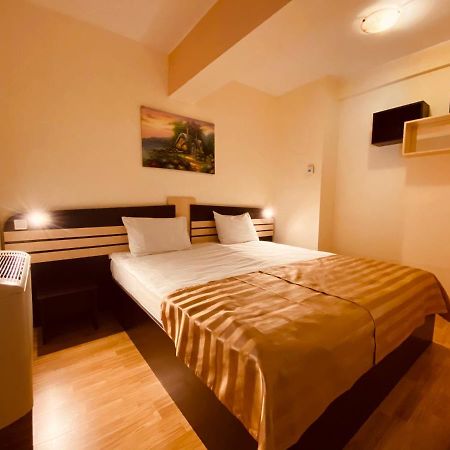 Hotel Zimbru Яш Екстериор снимка