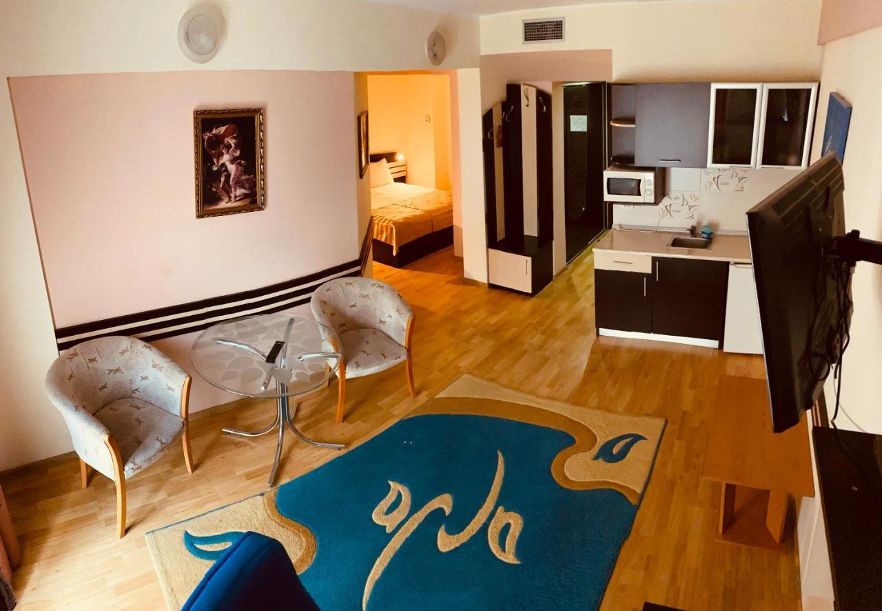 Hotel Zimbru Яш Екстериор снимка