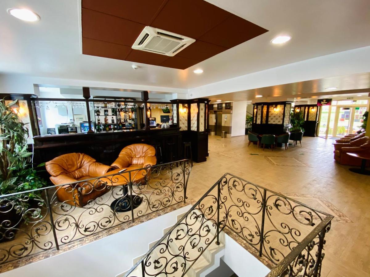 Hotel Zimbru Яш Екстериор снимка
