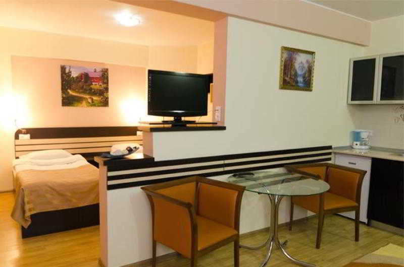 Hotel Zimbru Яш Екстериор снимка