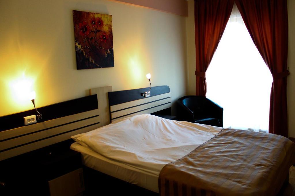 Hotel Zimbru Яш Стая снимка