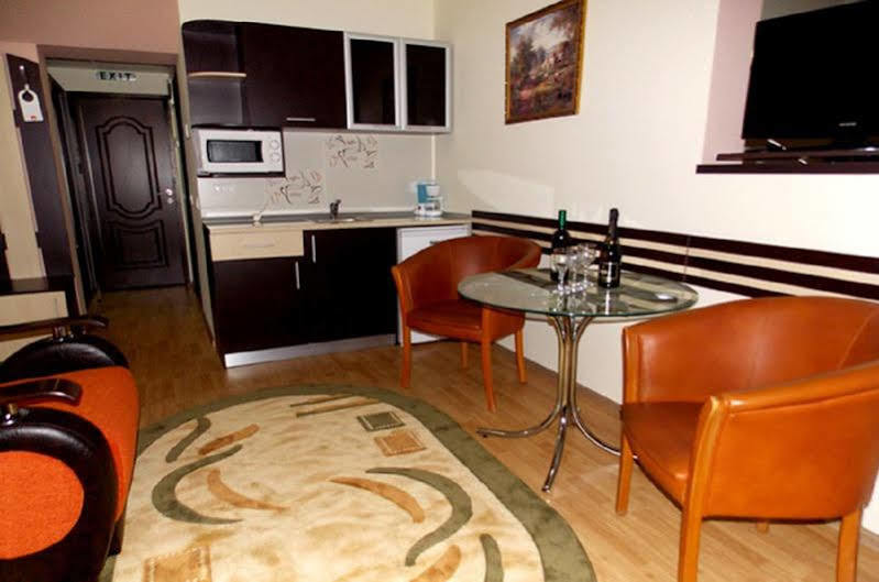 Hotel Zimbru Яш Екстериор снимка